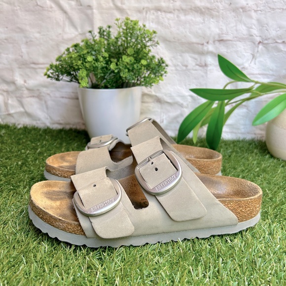 Arizona Big Buckle
Nubuck Leather
Dove Gray women size 36 US 6 - Picture 10 of 16